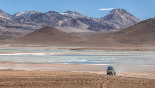 Die mehrtägige Reise mit Bus und Jeep führte uns von San Petro de Atacama in Chile durch das Altiplano in Bolivien zum Salar de Uyuni, in der Nähe von Potosi, der höchstgelegenen Stadt der Welt.